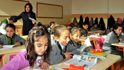 15 tatil erkene mi alındı, uzatılacak mı Bakan Özerden okullar kapanacak iddialarına net cevap