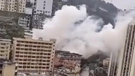 Çinde korkutan patlama Çok sayıda kişi içeride mahsur kaldı