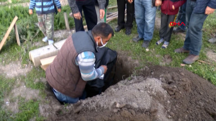 Mucize bebek 6 gün önce açılan mezara defnedildi