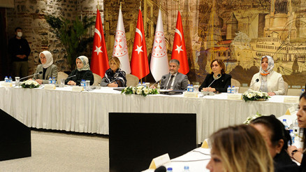 Kritik toplantı sona erdi Bakan Nebatiden kadın istihdamında artış vurgusu Kritik toplantı sona erdi Bakan Nebatiden kadın istihdamında artış vurgusu