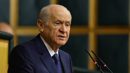 Son dakika... HDPli vekilin teröristle fotoğrafı... Bahçeli: TBMMde terörist istemiyoruz, dokunulmazlığı kaldırılmalı