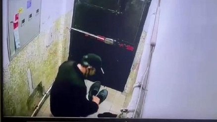 Ayakkabı hırsızının yaptığı herkesi şoke etti İnsan biraz utanır