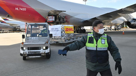 Pfizerin Kovid-19 hapları Güney Koreye ulaştı
