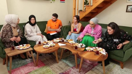 En Hamarat Benim dış ses kimdir Söylemleri dolayısıyla merak ediliyor