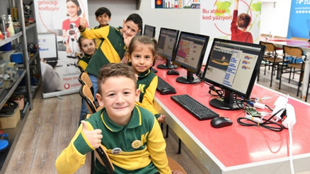 Yarını Kodlayanlar maratonunda gençler, engelli bireyler için çözüm üretti