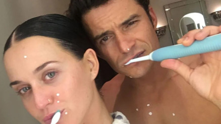 Ünlü şarkıcı, nişanlısının dağınıklığından şikayetçi: Kullanıp kullanıp evin her yerine atıyor Ünlü şarkıcı, nişanlısının dağınıklığından şikayetçi: Kullanıp kullanıp evin her yerine atıyor