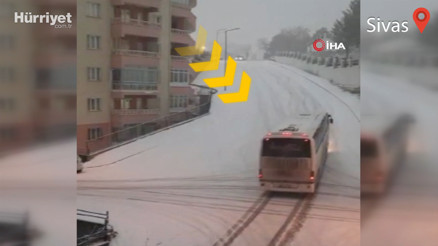 Yolcu otobüsü buzlanan yolda böyle kaydı