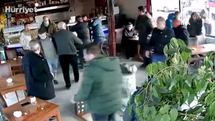 Sancaktepe’de direksiyon sınavından geçemeyen kadının ailesi öğretmene saldırdı... O anlar kamerada Sancaktepe’de direksiyon sınavından geçemeyen kadının ailesi öğretmene saldırdı... O anlar kamerada