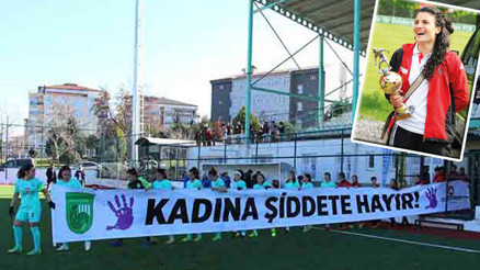 Avrupa’nın en iyi Türk kadın futbolcusundan Kadına Şiddete Hayır pankartı Avrupa’nın en iyi Türk kadın futbolcusundan Kadına Şiddete Hayır pankartı