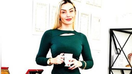 Saç ekim direktörü Yasemin Gülgör, yeni yerinde