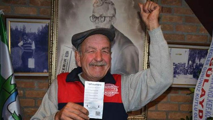 On Numarada 1 yıldır oynadığı sayılarla  büyük ikramiyeyi kazandı