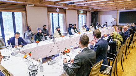 Taliban heyeti Batı ile masada