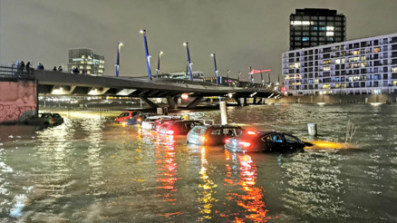 ‘Nadia’ Kuzey Almanya’yı felç etti