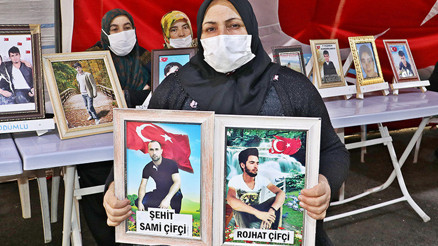 HDP önünde nöbetteki anne Necibe Çiftçi: İki evlat acısı çekiyorum