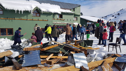 Antalyada otelin sundurması biriken karla çöktü: 3 yaralı
