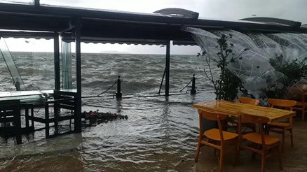Köyceğizde göl taştı Çorluda otomobil sulara kapıldı...