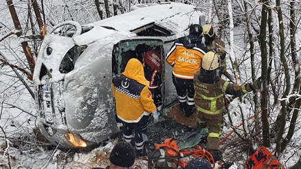 Kontrolden çıkan otomobil şarampole yuvarlandı: 3 yaralı