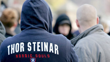 Aşırı sağcıların memuriyetlerine engel