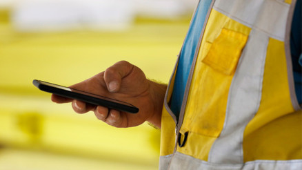 Tüm çalışanları ilgilendiriyor Yargıtay kararını verdi... Telefon kullanırken dikkat