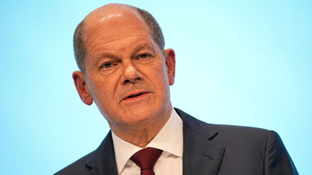 Suskun Scholz’dan tarihi çıkış