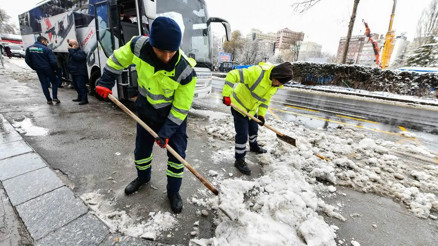 Mart kapıdan baktırdı