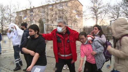 70 öğrenci zehirlenme şüphesiyle hastaneye kaldırıldı Valilik açıklama yaptı