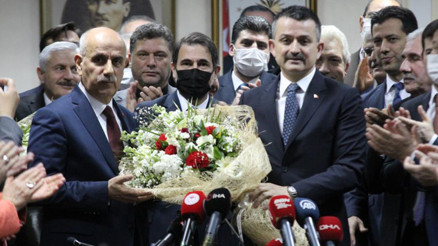 Tarım ve Orman Bakanlığında devir teslim... Tarım ve Orman Bakanı Vahit Kirişci, görevi devraldı