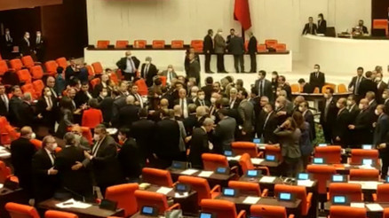 TBMM Genel Kurulunda CHP ve MHPli vekiller arasında gerginlik