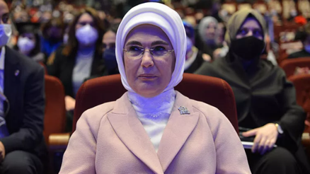 Emine Erdoğan: Kadınların hak ettikleri gibi bir hayat sürmelerini istiyorsak, önce savaşları durduralım