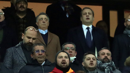 Galatasaray - Beşiktaş derbisinde Ahmet Nur Çebi ilk yarı sonunda stattan ayrıldı