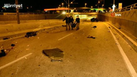 Yön levhasına çarpan otomobildeki 3 kişi hayatını kaybetti