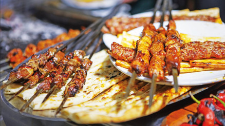 Karnaval sokakta başlar, sofrada devam eder Karnaval sokakta başlar, sofrada devam eder