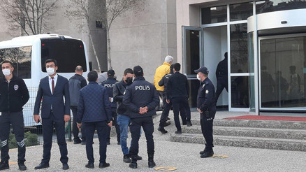 Montrö bildirisi davasında emekli amiraller hakim karşısında Montrö bildirisi davasında emekli amiraller hakim karşısında