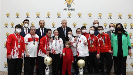 Cumhurbaşkanı Erdoğan, özel gereksinimli sporcularla bir araya geldi
