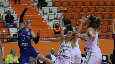 Türkiye Kupası Nesibe Aydın ilk yarı finalist oldu