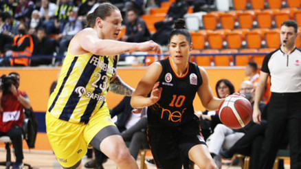 Derbide Galatasarayı deviren Fenerbahçe Safiport yarı finale yükseldi