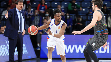 Anadolu Efes Aliağayı farklı geçti