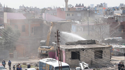 Adanada Cono Aşiretinin yaşadığı mahallede yıkım