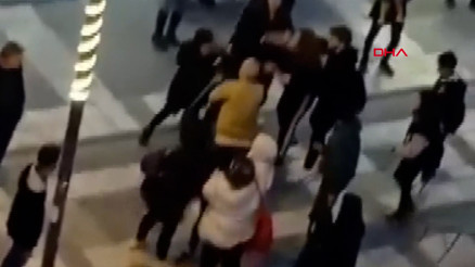 Avcılarda genç kızların kedi kavgası kamerada