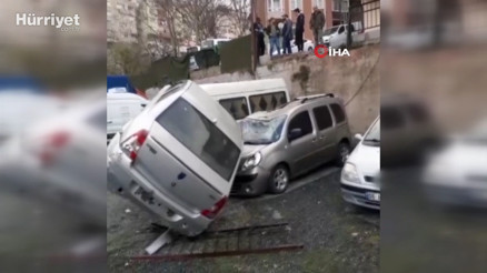 Freni boşalan otomobil otoparktaki araçların üzerine uçtu