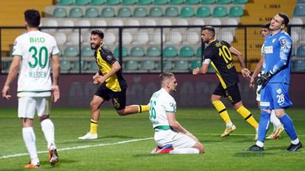 İstanbulspor 3 puanı 3 golle aldı
