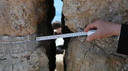 Antalyada her gün binlerce kişinin yürüdüğü mendirekte çatlaklar büyüdü