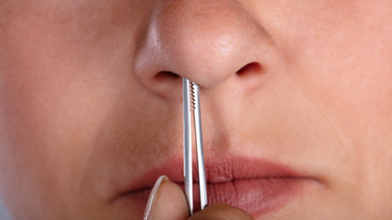 Burun kıllarını kesmeli mi, kesmemeli mi Virüsler o kadar küçük ki...