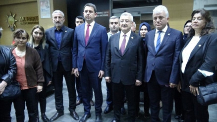 Bakan Soylu ile Bakan Kurum, İzmirli depremzedeleri dinledi Görüşme sonrası AK Partili Necip Nasır açıklamalarda bulundu
