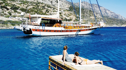 Marmaris’te yelkenler fora ‘Mavi yolculuk’ sezonu başladı