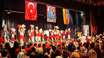 23 Nisan coşkusu salona sığmadı