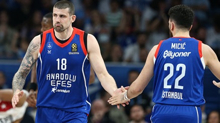 Anadolu Efes 77 - 65 Armani Milano (Maç özeti)