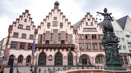 Frankfurt Belediye Başkanı’na baskın: Türk eşini kayırmakla suçlanıyor