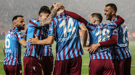 Son Dakika: Süper Ligde şampiyon Trabzonspor Antalyaspor karşısında 2-2lik skor zafere yetti