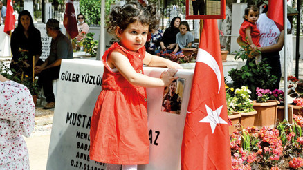 Şehitlerine koştular